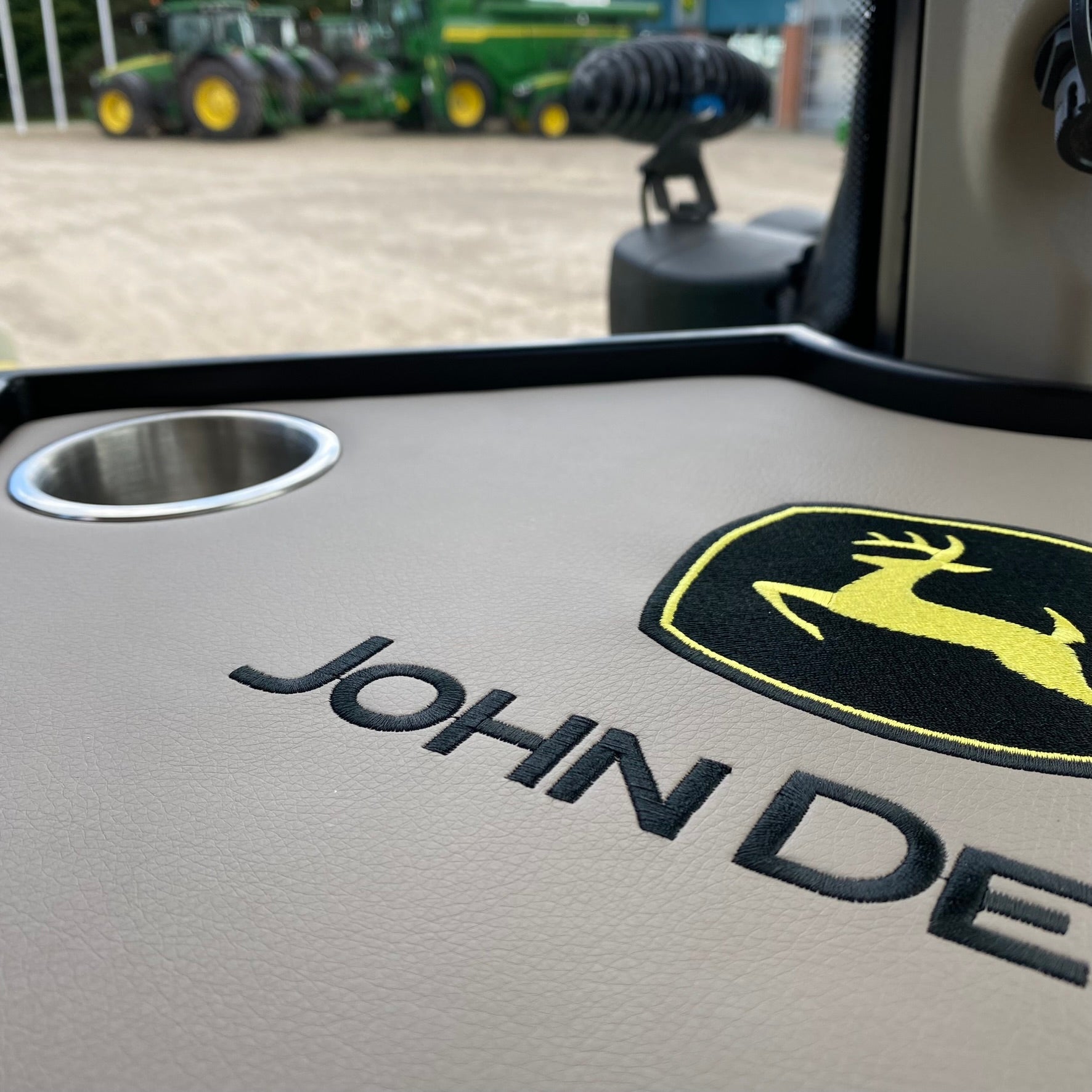 Cabtable™ John Deere 6100m